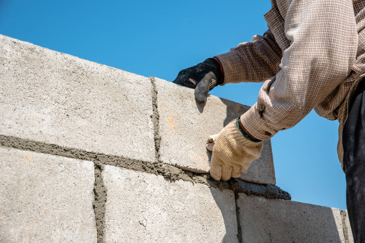 mortarless concrete block construction